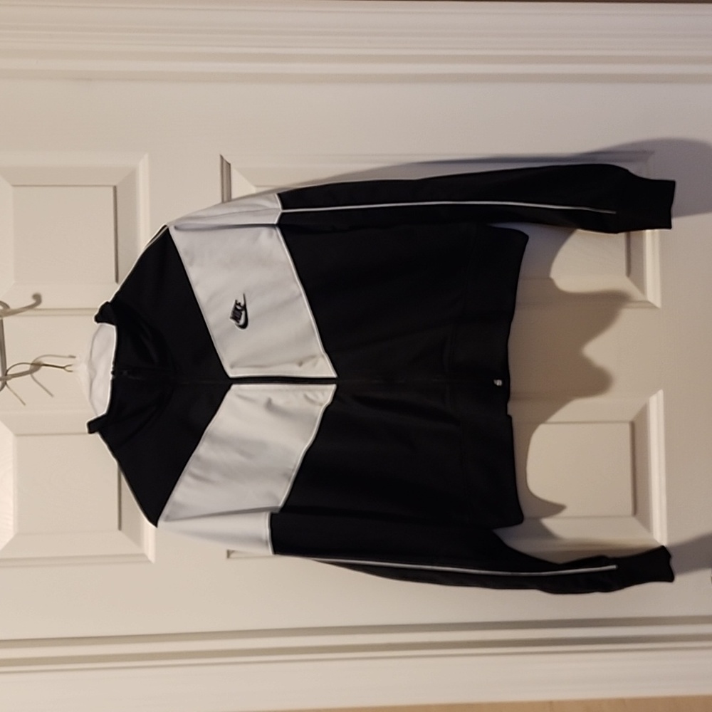 Nike zip-up jacket. Black/ white. Size XL. Sits at waist